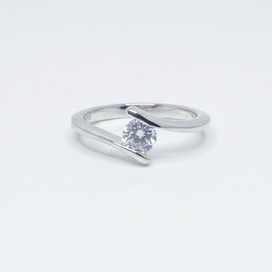 The Dianita Ring features a brilliant round-cut Cubic Zirconia set in a sleek tension setting
Handcrafted from 925 sterling silver and finished with rhodium plating for lasting brilliance.