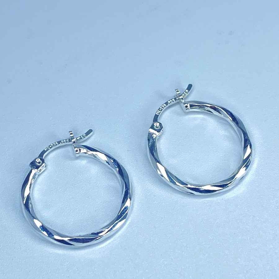 Medium Twisted Hoops